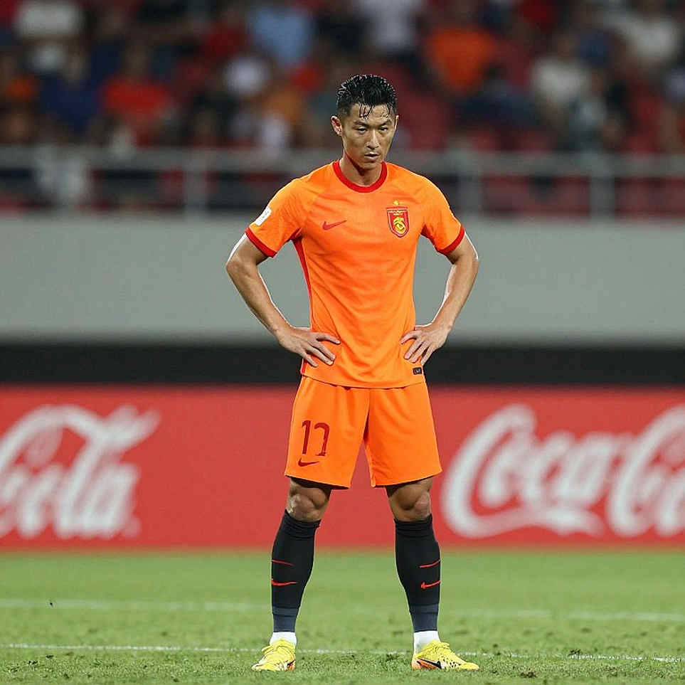 The 37th Minute: A Ten-Man Clean Sheet and the Absence Nobody Named The 37th Minute: A Ten-Man Clean Sheet and the Absence Nobody Named
