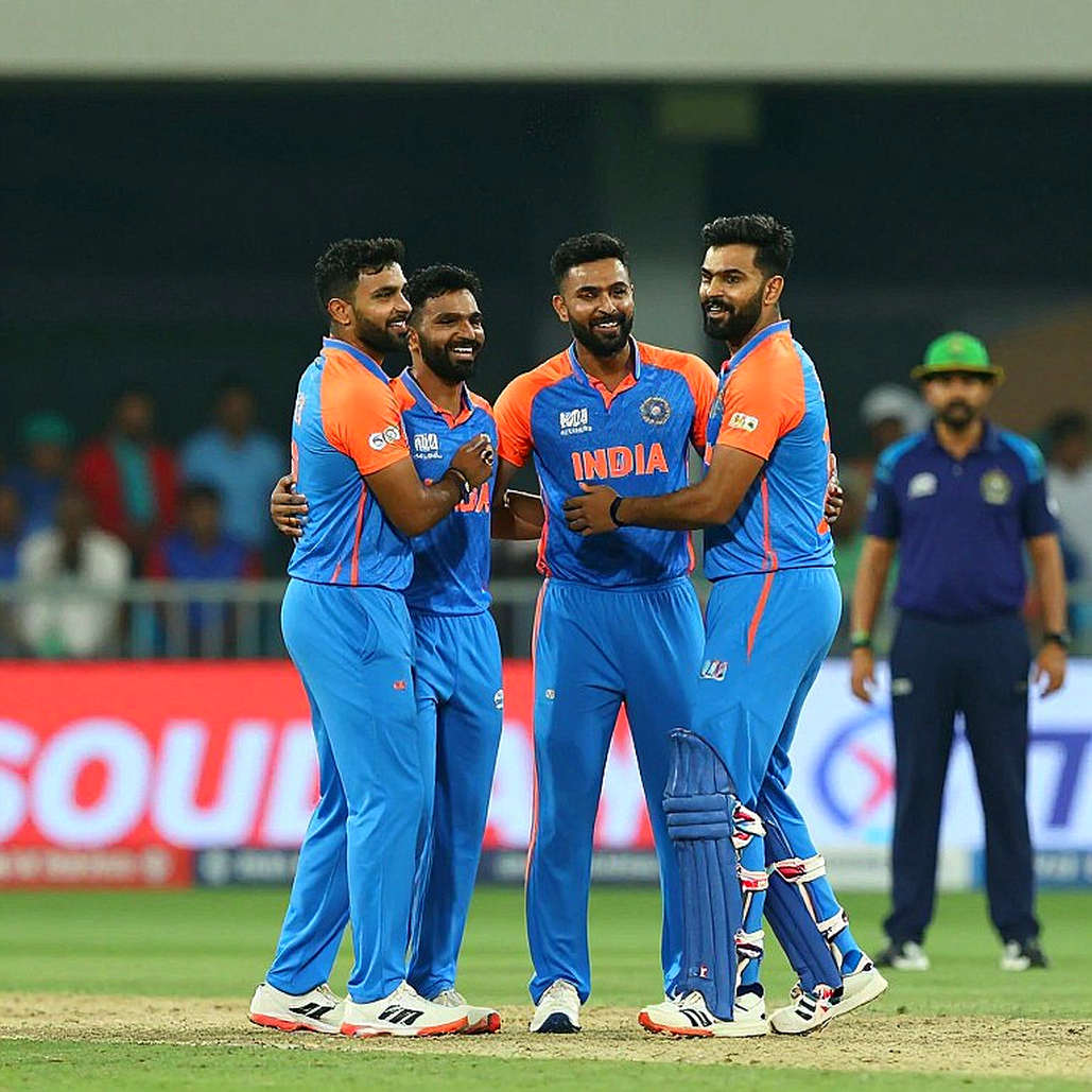 কিথ ডাজনের দুই বছরের চুক্তি: সাসেক্সের কাগজপত্রে সংকট, ধৈর্য আর একটি ফাঁকা তারিখ