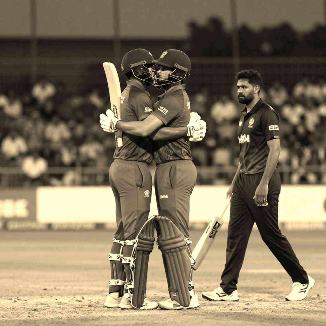 সীমানার দড়ি, বিজ্ঞাপনের বোর্ড আর এক ফিল্ডারের নীরব আঘাত সীমানার দড়ি, বিজ্ঞাপনের বোর্ড আর এক ফিল্ডারের নীরব আঘাত