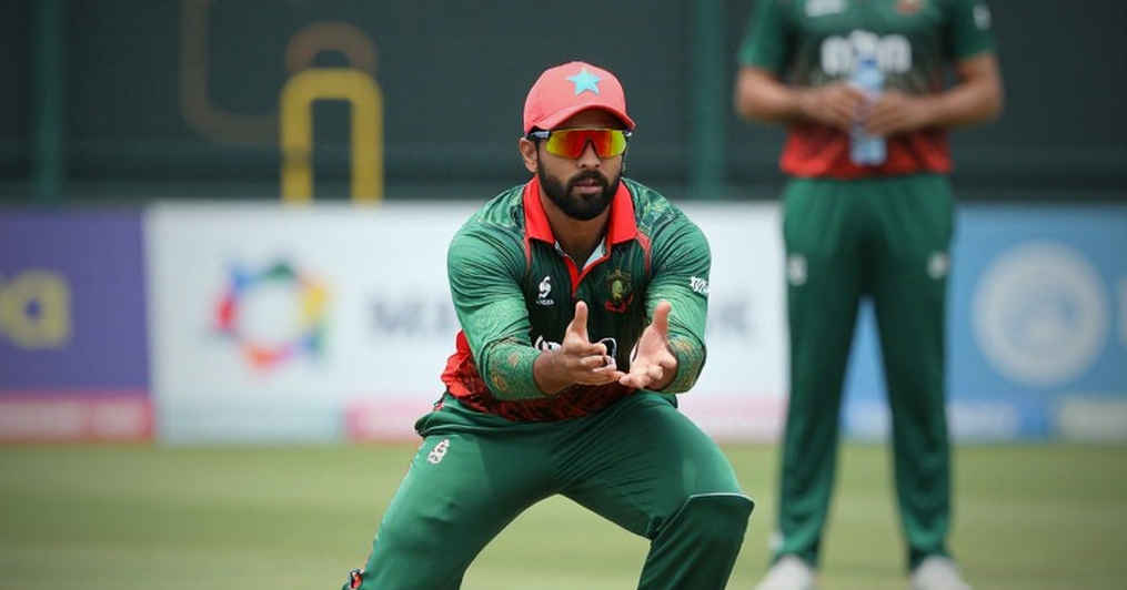 অকশনের হাতুড়ি থেকে স্মার্ট কন্ট্রাক্ট: ক্রিকেটের ট্রান্সফার-অর্থনীতিতে ব্লকচেইনের আসল প্রশ্ন