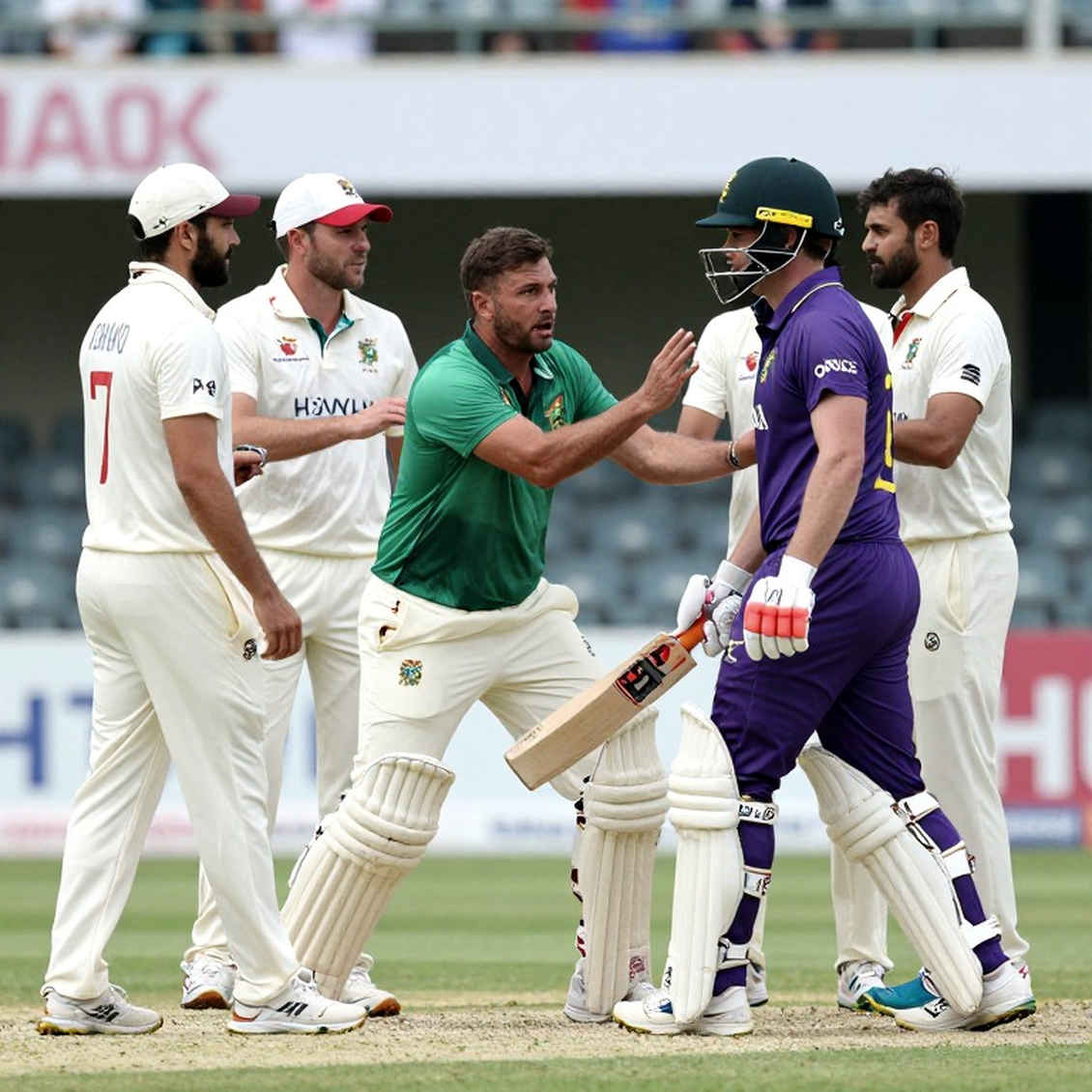 ৩২ বল হাতে, ১৪.৪ ওভারে — লখনউয়ের জয়টা ভারতের শক্তি নাকি তথ্যের ফাঁক? ৩২ বল হাতে, ১৪.৪ ওভারে — লখনউয়ের জয়টা ভারতের শক্তি নাকি তথ্যের ফাঁক?