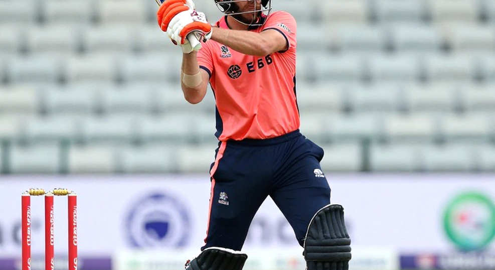 মিরপুরের ডট-বলের খতিয়ান: ঘরোয়া ক্রিকেটের দুই ডায়েরি আর মাঝের ওভারের নীরব কর